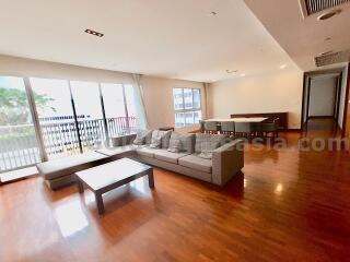3-Bedrooms modern family-friendly apartment - Asok BTS