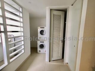 3-Bedrooms modern family-friendly apartment - Asok BTS