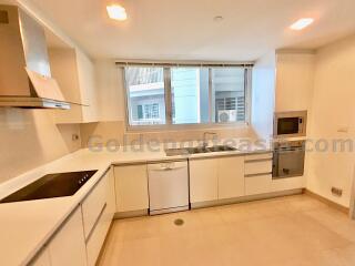 3-Bedrooms modern family-friendly apartment - Asok BTS