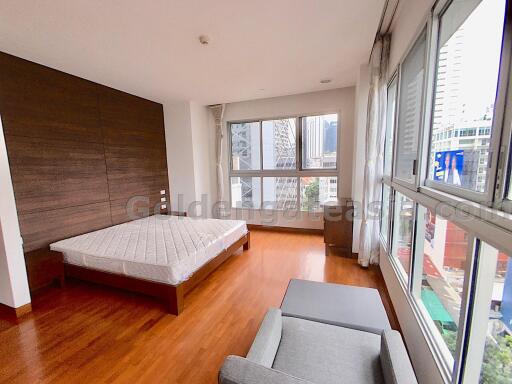 3-Bedrooms modern family-friendly apartment - Asok BTS