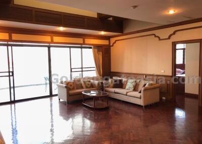 Spacious 3-Bedrooms with big terrace - Asoke