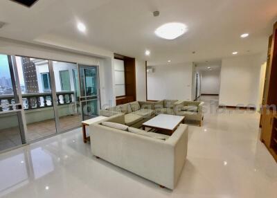 Modern 3-Bedrooms family-friendly apartment - Phrom Phong BTS