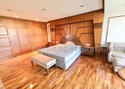 3-Bedrooms Apartment (270sqm) - Walk to Thonglor BTS