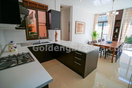 3-Bedrooms Townhome in compound - Phrom Phong BTS