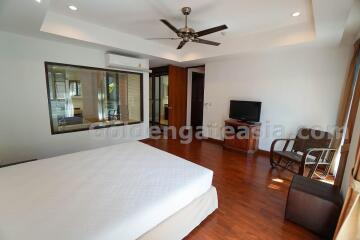 3-Bedrooms Townhome in compound - Phrom Phong BTS