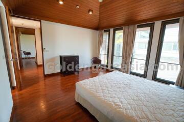 3-Bedrooms Townhome in compound - Phrom Phong BTS