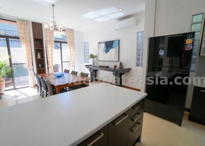 3-Bedrooms Townhome in compound - Phrom Phong BTS