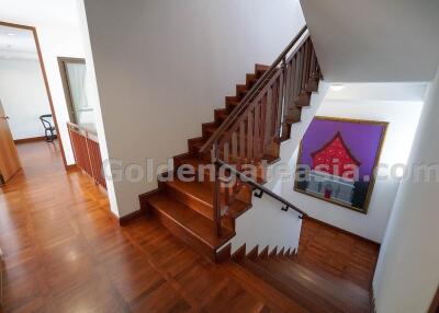 3-Bedrooms Townhome in compound - Phrom Phong BTS