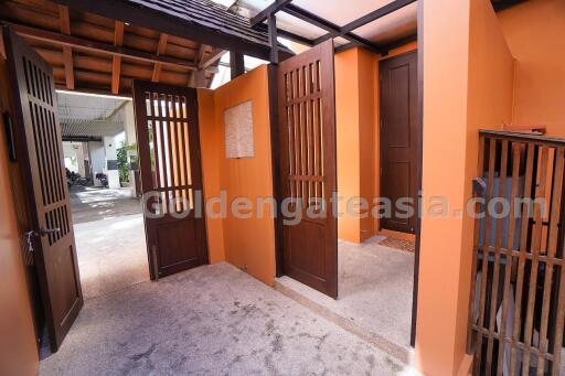 3-Bedrooms Townhome in compound - Phrom Phong BTS