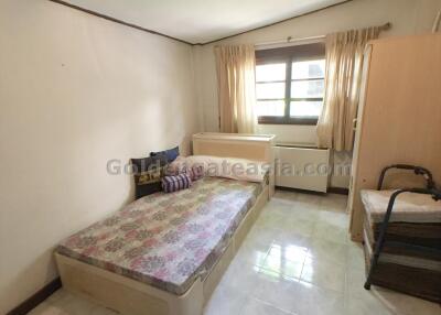 2-Bedroom single house with garden for rent - Close to Ekkamai BTS