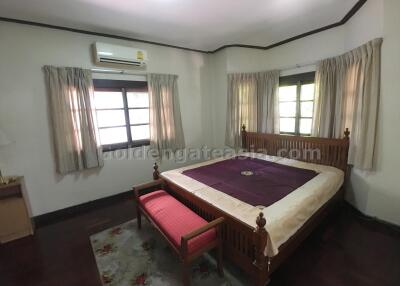 2-Bedroom single house with garden for rent - Close to Ekkamai BTS