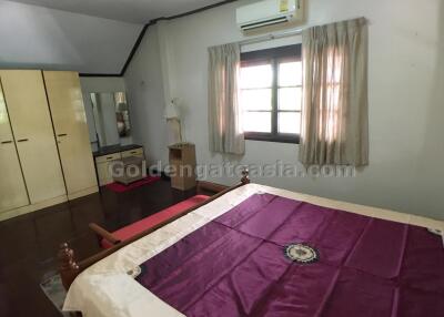 2-Bedroom single house with garden for rent - Close to Ekkamai BTS