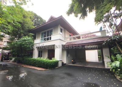 House in compound with garden and shared swimming Pool - Thonglor BTS