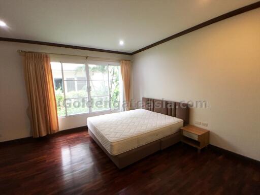 House in compound with garden and shared swimming Pool - Thonglor BTS