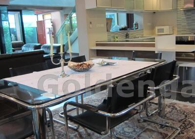 3-Bedroom Modern House with Garden and Pool - Thonglor