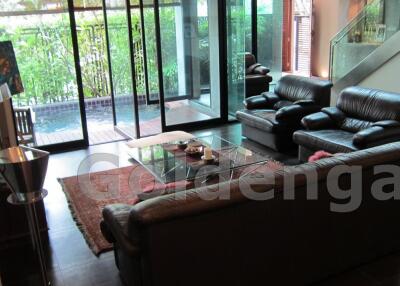 3-Bedroom Modern House with Garden and Pool - Thonglor