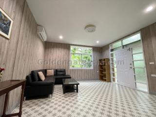 2-Bedrooms Duplex House with small Garden - Thonglor