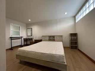 2-Bedrooms Duplex House with small Garden - Thonglor