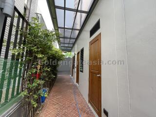 5-Bedrooms Modern Detached House with Private Swimming Pool - Phrom Phong