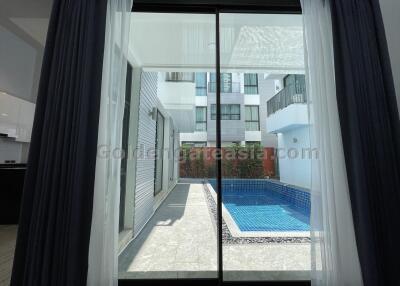 5-Bedrooms Modern Detached House with Private Swimming Pool - Phrom Phong