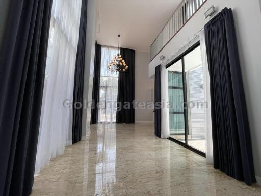 5-Bedrooms Modern Detached House with Private Swimming Pool - Phrom Phong