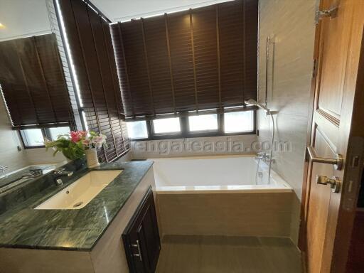 5-Bedrooms Modern Detached House with Private Swimming Pool - Phrom Phong