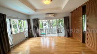 4-Bedrooms Single House in Compound with Private Swimming  Pool - Sukhumvit Thong Lo BTS