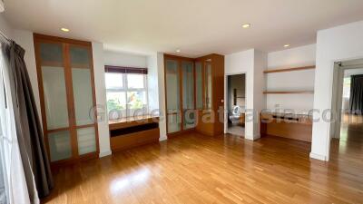 4-Bedrooms Single House in Compound with Private Swimming  Pool - Sukhumvit Thong Lo BTS