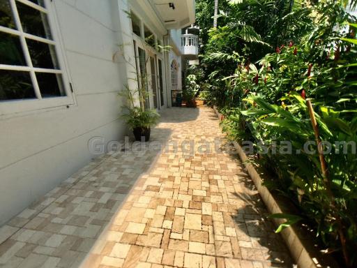 3-Bedrooms modern Townhouse For Rent in secure compound