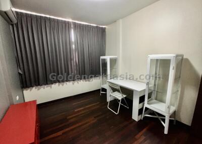 3-Bedrooms Townhouse with Garden in secure compound - Sukhumvit 49.