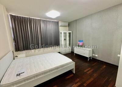 3-Bedrooms Townhouse with Garden in secure compound - Sukhumvit 49.