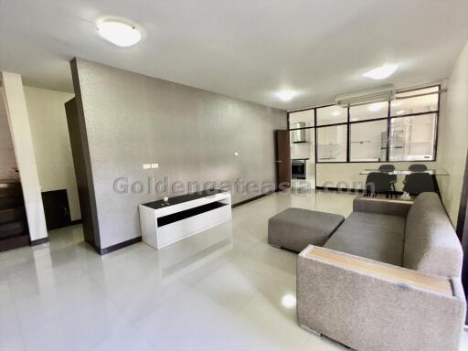 3-Bedrooms Townhouse with Garden in secure compound - Sukhumvit 49.