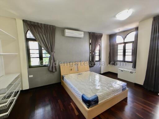 3-Bedrooms Townhouse with Garden in secure compound - Sukhumvit 49.