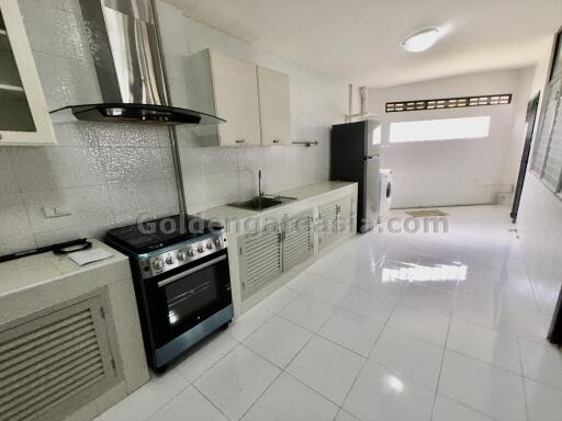 3-Bedrooms Townhouse with Garden in secure compound - Sukhumvit 49.