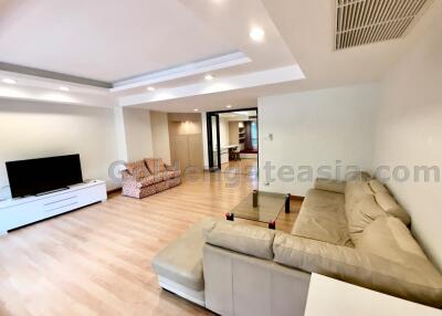 3-Bedrooms Townhouse in Compound - Sukhumvit 49