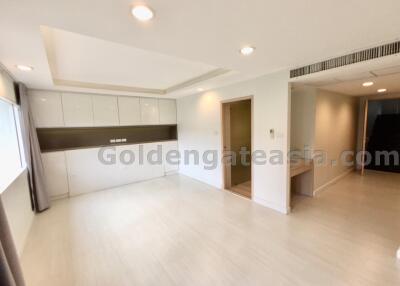 3-Bedrooms Townhouse in Compound - Sukhumvit 49