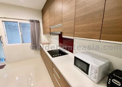 3-Bedrooms Townhouse in Compound - Sukhumvit 49