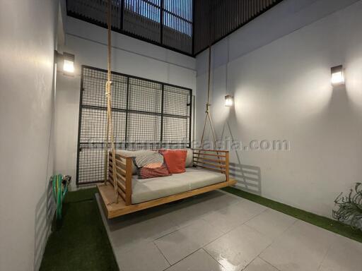 3-Bedrooms Modern Townhome - Ekamai