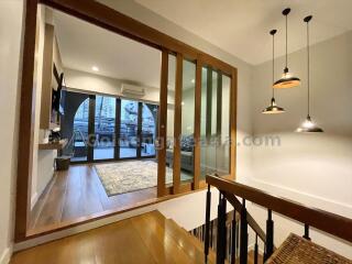 3-Bedrooms Modern Townhome - Ekamai