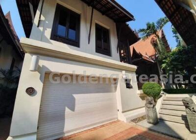 3-Bedrooms Thai Style Modern House with private pool in secure compound - Ekkamai BTS