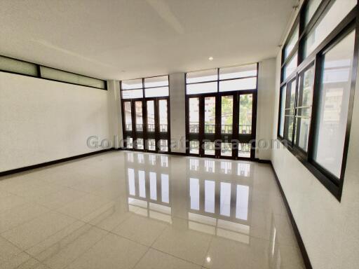 5-Bedroom Modern Townhouse For Rent - Sukhumvit soi 71