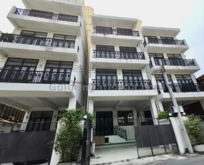 5-Bedroom Modern Townhouse For Rent - Sukhumvit soi 71