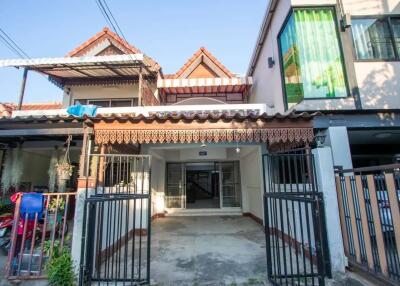 Basic, affordable townhouse to rent only 7,500 baht per month!