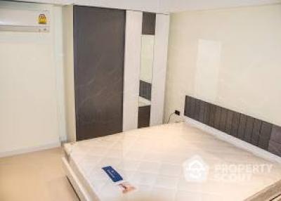 1-BR Condo at Diamond Tower Condominium near BTS Chong Nonsi