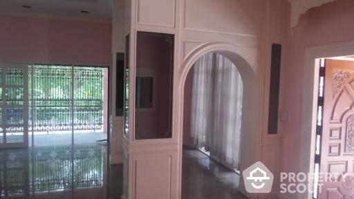 8-BR Townhouse near MRT Huai Khwang (ID 402229)