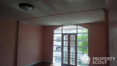 8-BR Townhouse near MRT Huai Khwang (ID 402229)