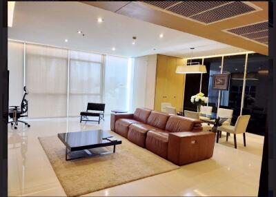 3 bed Condo in Athenee Residence Lumphini Sub District C020344