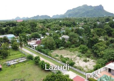 Cha Am Resort with 6 Apartment and 10 Townhouse on 7 Rai of Land