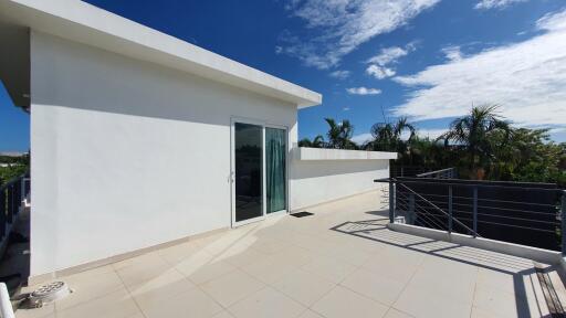 Contemporary House for Sale in Na Jomtien