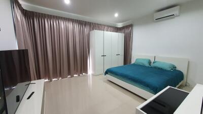 Contemporary House for Sale in Na Jomtien